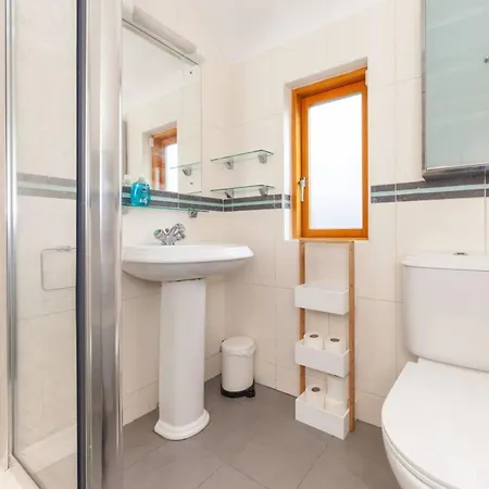 Serene 2bd Wgarden Newtown Little Dublin! *
